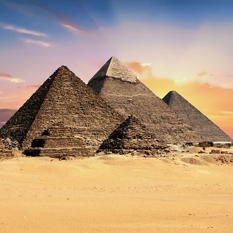 pyramids-2159286__480